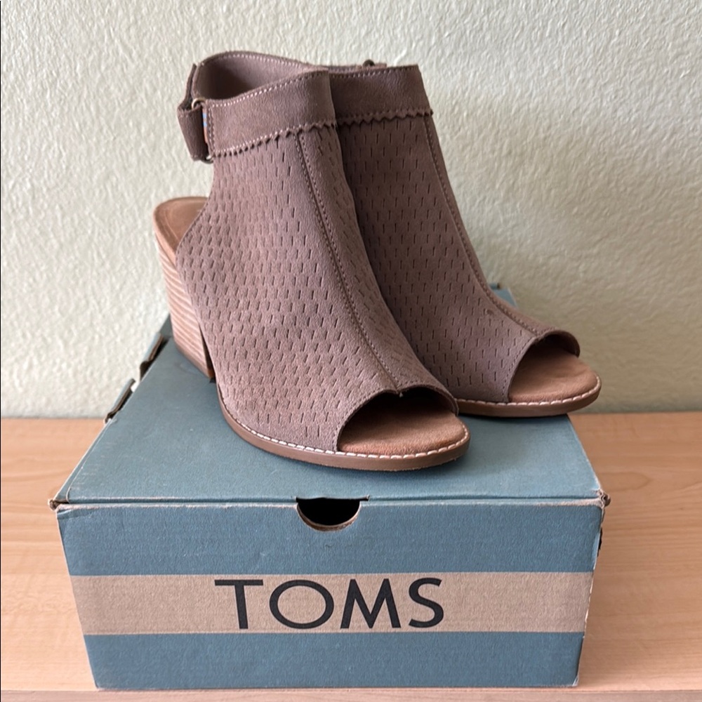 TOMS Brown Wedge Sandals with Textured Upper